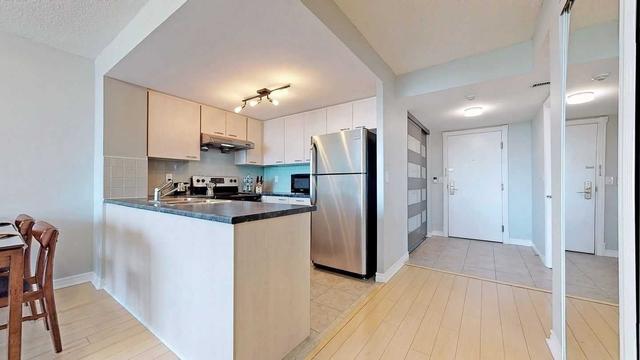 802 - 130 Pond Dr, Condo with 1 bedrooms, 1 bathrooms and 2 parking in Markham ON | Image 4