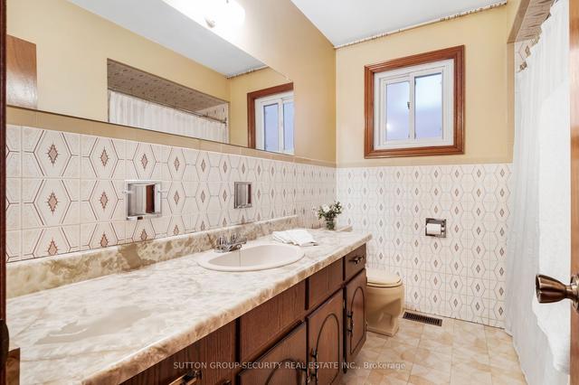 1128 Glengrove Ave W, House detached with 3 bedrooms, 4 bathrooms and 3 parking in Toronto ON | Image 15
