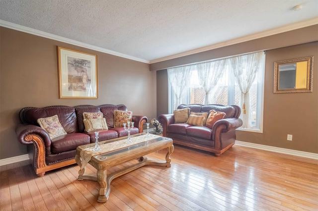 736 Gibbons St, House detached with 3 bedrooms, 2 bathrooms and 4 parking in Oshawa ON | Image 36