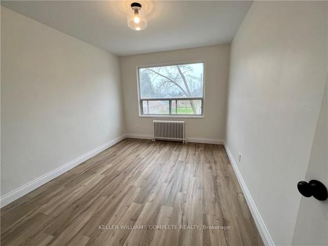 304 - 37 Mericourt Rd, Condo with 2 bedrooms, 1 bathrooms and 1 parking in Hamilton ON | Image 4