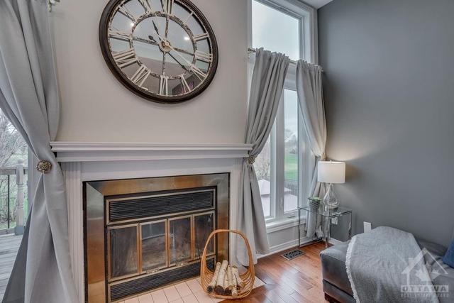 654 Brome Crescent, Townhouse with 3 bedrooms, 3 bathrooms and 3 parking in Ottawa ON | Image 6