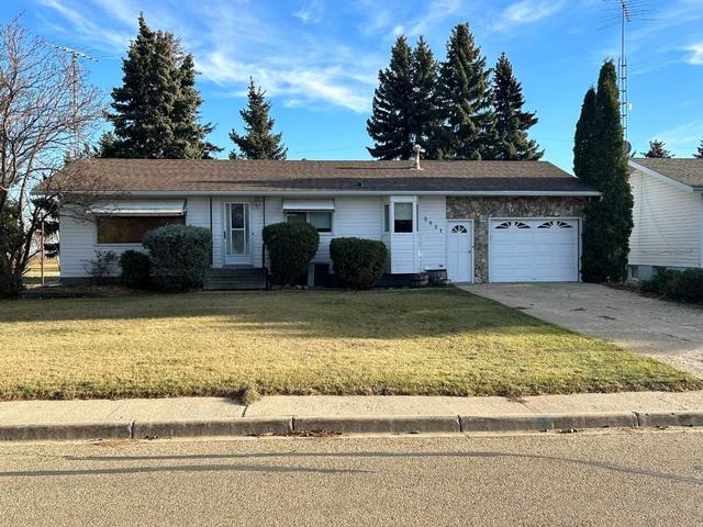 5021 46 Street, House detached with 3 bedrooms, 2 bathrooms and 4 parking in Daysland AB | Image 1