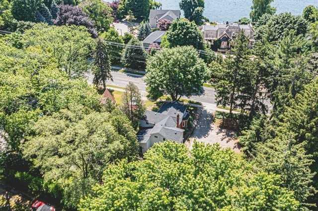 2383 Lakeshore Rd, House detached with 4 bedrooms, 2 bathrooms and 5 parking in Burlington ON | Image 2