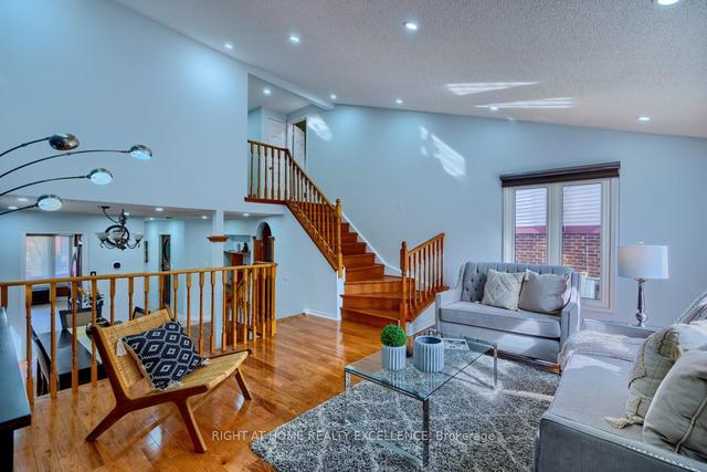 9 Hallen Rd, House detached with 3 bedrooms, 4 bathrooms and 5 parking in Brampton ON | Image 10