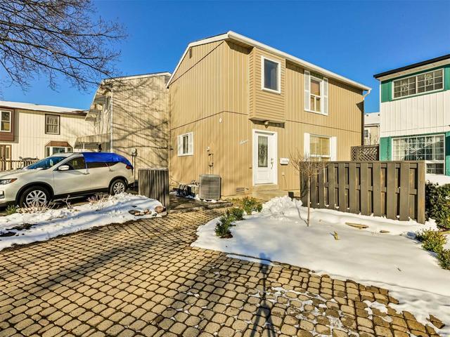 7 Huntingwood Cres, House detached with 3 bedrooms, 3 bathrooms and 4 parking in Brampton ON | Image 1