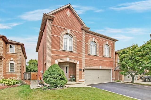 15 Gatesbury Court, House detached with 3 bedrooms, 2 bathrooms and 4 parking in Hamilton ON | Image 2
