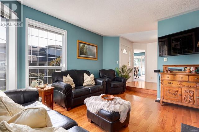 5955 Devon Pl, House detached with 4 bedrooms, 3 bathrooms and 4 parking in Nanaimo BC | Image 7