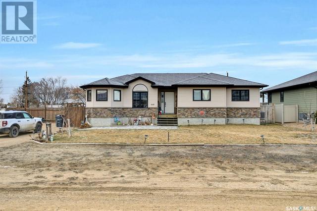 668 Riche Street, House detached with 5 bedrooms, 2 bathrooms and null parking in Bethune SK | Image 3