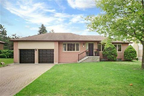 315 Bennet Dr, House detached with 3 bedrooms, 2 bathrooms and 4 parking in King ON | Image 1