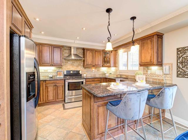 6232 Camgreen Circ, House detached with 4 bedrooms, 3 bathrooms and 6 parking in Mississauga ON | Image 10