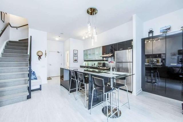 Th09 - 33 Singer Crt, Townhouse with 2 bedrooms, 3 bathrooms and 1 parking in Toronto ON | Image 2