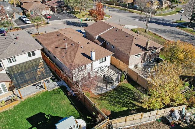 3084 Mccarthy Crt, House detached with 3 bedrooms, 2 bathrooms and 3 parking in Mississauga ON | Image 7