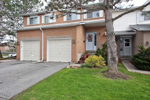 542 Priddle Rd, Townhouse with 3 bedrooms, 2 bathrooms and 2 parking in Newmarket ON | Image 1