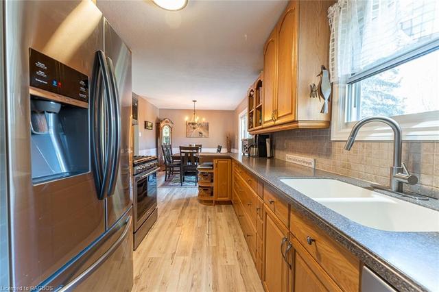 112 Clearview Crescent, House detached with 2 bedrooms, 3 bathrooms and 5 parking in Meaford ON | Image 2