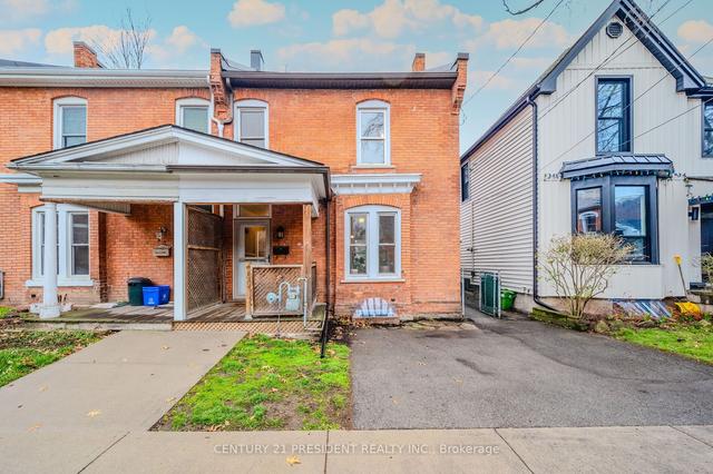 145 Erie Ave, House semidetached with 3 bedrooms, 1 bathrooms and 1 parking in Hamilton ON | Image 1