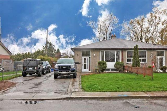 104 Billingsgate Cres, House semidetached with 3 bedrooms, 2 bathrooms and 5 parking in Ajax ON | Image 1