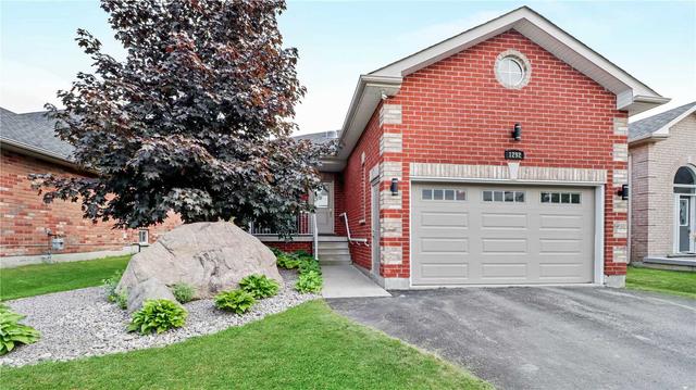 1292 Gina St, House detached with 2 bedrooms, 3 bathrooms and 5.5 parking in Innisfil ON | Image 1