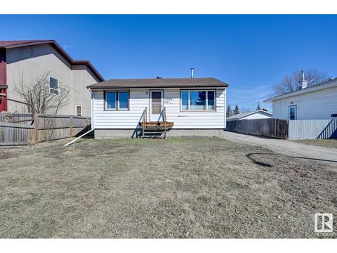 15906 106a Av Nw, House detached with 3 bedrooms, 2 bathrooms and null parking in Edmonton AB | Card Image