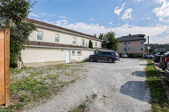10 Duke Street, House attached with 3 bedrooms, 2 bathrooms and 2 parking in St. Catharines ON | Image 7