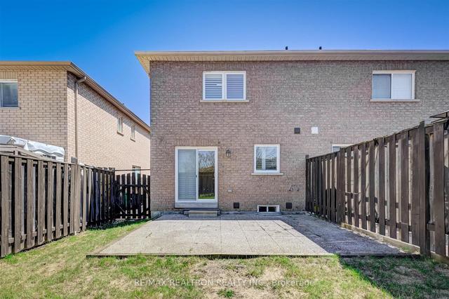 837 Genovese Pl, House semidetached with 3 bedrooms, 3 bathrooms and 5 parking in Mississauga ON | Image 17