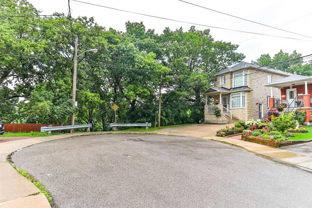 425 Blackthorn Ave, House detached with 3 bedrooms, 4 bathrooms and 4 parking in Toronto ON | Image 23