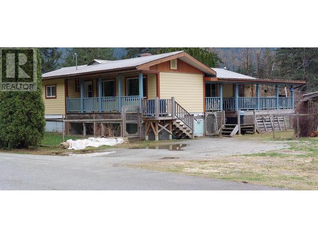 926 North Grant Road, House detached with 2 bedrooms, 1 bathrooms and null parking in Central Coast D BC | Image 2