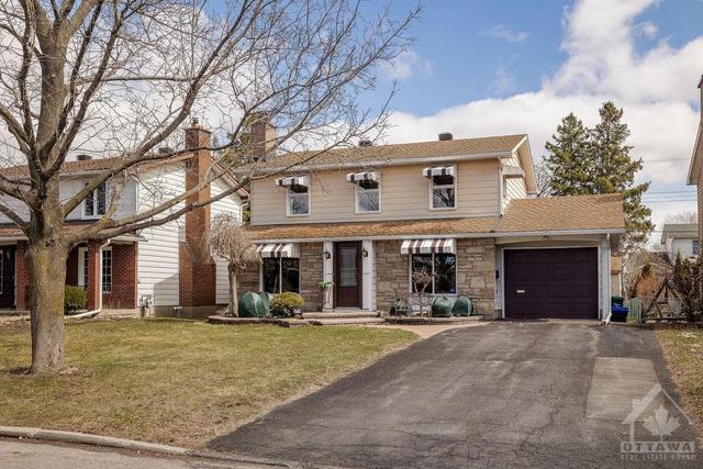 2097 Maywood Street, House detached with 4 bedrooms, 3 bathrooms and 3 parking in Ottawa ON | Image 1