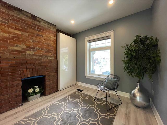 main - 725 Palmerston Ave W, House semidetached with 2 bedrooms, 2 bathrooms and 0 parking in Toronto ON | Image 4