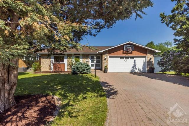 2517 Regina Street, House detached with 3 bedrooms, 3 bathrooms and 4 parking in Ottawa ON | Image 1