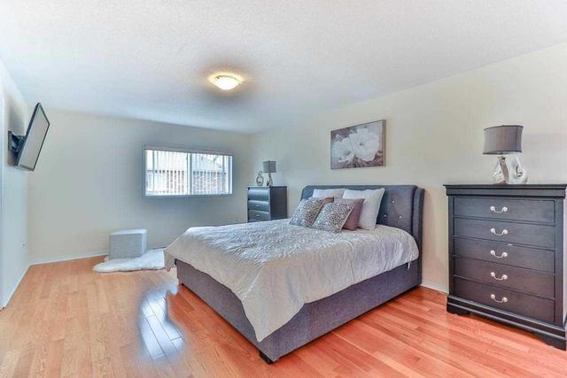 80 Gristone Cres, House attached with 3 bedrooms, 3 bathrooms and 2 parking in Toronto ON | Image 12