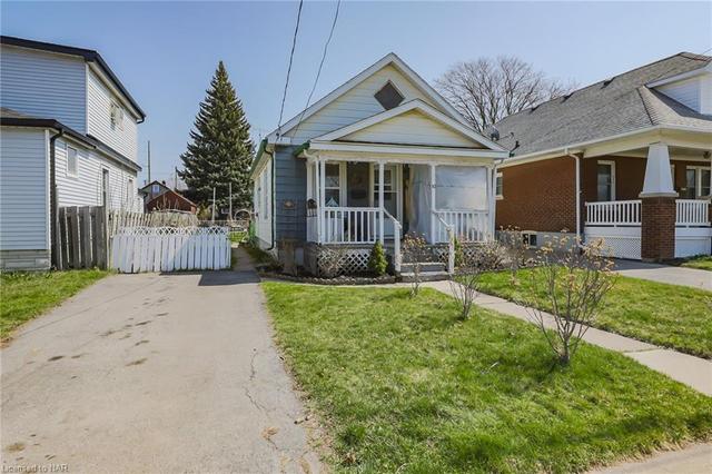10 Marlborough Avenue, House detached with 2 bedrooms, 2 bathrooms and 1 parking in St. Catharines ON | Image 3