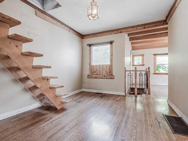 68 Robert St, House detached with 2 bedrooms, 1 bathrooms and 3 parking in Toronto ON | Image 4