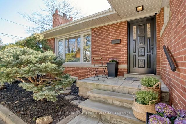 4 Sevenoaks Ave, House detached with 3 bedrooms, 2 bathrooms and 4 parking in Toronto ON | Image 1