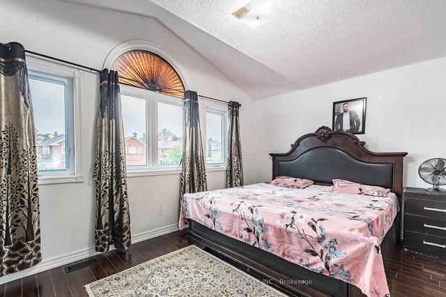 71 Ravenscliffe Crt, House detached with 4 bedrooms, 4 bathrooms and 6 parking in Brampton ON | Image 5