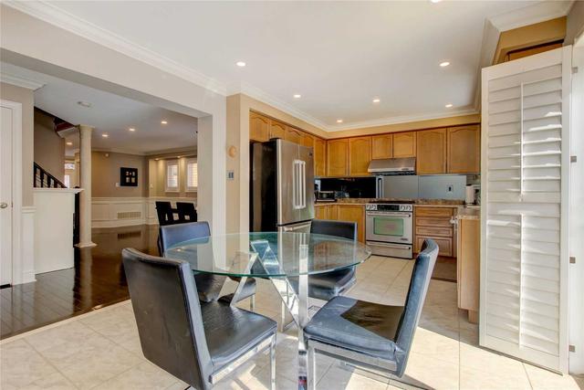20 Tawnberry Circ, House detached with 4 bedrooms, 3 bathrooms and 5 parking in Brampton ON | Image 4