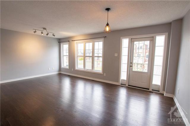 502 Snow Goose Street, Townhouse with 2 bedrooms, 3 bathrooms and 2 parking in Ottawa ON | Image 13