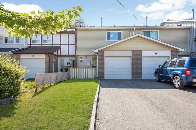 34 Scarsdale Crt, House attached with 3 bedrooms, 2 bathrooms and 2 parking in Brampton ON | Image 1