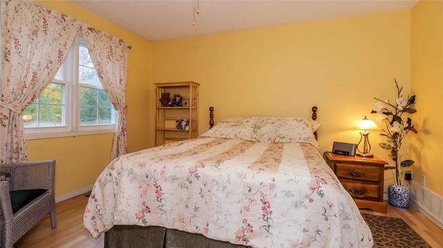 108 Bruce Cres, House attached with 3 bedrooms, 2 bathrooms and 2 parking in Barrie ON | Image 7