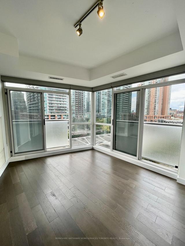 821 - 1 Shaw St, Condo with 1 bedrooms, 1 bathrooms and 0 parking in Toronto ON | Image 5