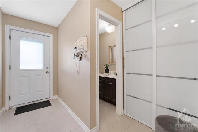 485 Sidney Drive, Townhouse with 3 bedrooms, 3 bathrooms and 2 parking in Ottawa ON | Image 3
