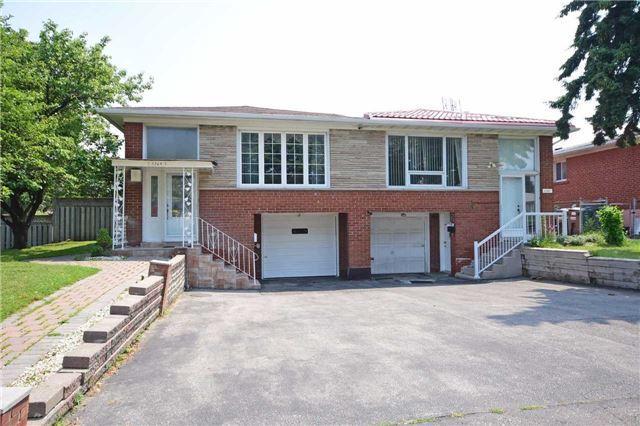 3364 Morningstar Dr, House semidetached with 3 bedrooms, 2 bathrooms and 4 parking in Mississauga ON | Image 1