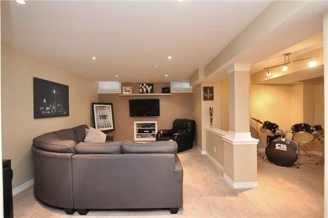 811 Colter St, House detached with 3 bedrooms, 4 bathrooms and 4 parking in Newmarket ON | Image 15