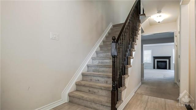 524 Roundleaf Way, Townhouse with 3 bedrooms, 3 bathrooms and 2 parking in Ottawa ON | Image 4