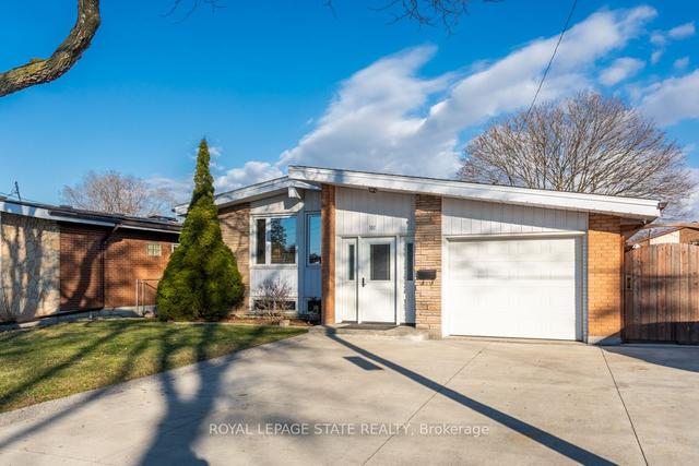 101 Ridge St, House detached with 3 bedrooms, 2 bathrooms and 3 parking in Hamilton ON | Image 1