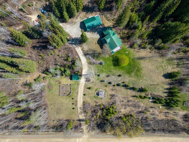 2604 Big Bend Highway, House detached with 3 bedrooms, 3 bathrooms and null parking in Columbia Shuswap A BC | Image 40