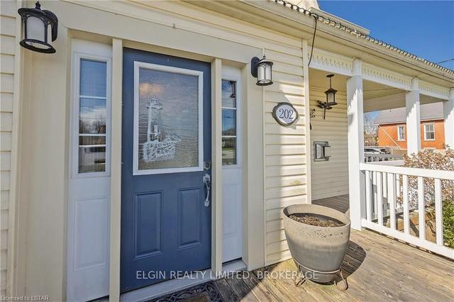 202 Graham St, House detached with 4 bedrooms, 2 bathrooms and 3 parking in West Elgin ON | Image 35