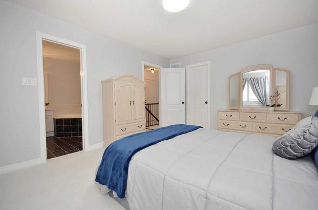 1701 Fengate Dr, House detached with 4 bedrooms, 3 bathrooms and 4 parking in Mississauga ON | Image 14