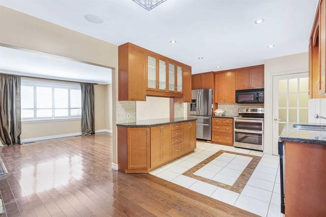 162 Oakridge Dr, House detached with 2 bedrooms, 2 bathrooms and 3 parking in Toronto ON | Image 2