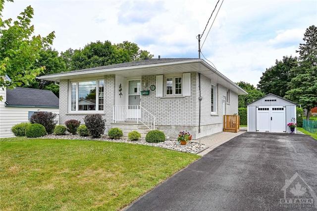 55 Lavinia Street, House detached with 3 bedrooms, 2 bathrooms and 3 parking in Smiths Falls ON | Card Image