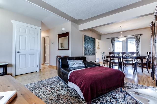 1611 21 Street Nw, House detached with 5 bedrooms, 2 bathrooms and 2 parking in Calgary AB | Image 2